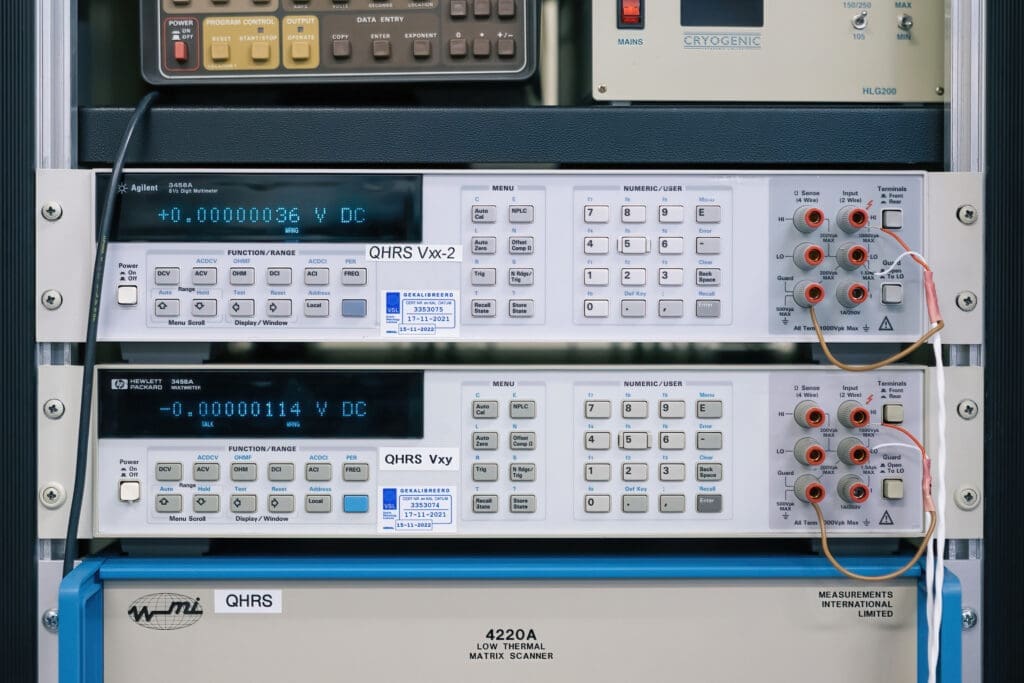 Dit project richt zich op de ontwikkeling van een digitizer op basis van geavanceerde analoog-naar-digitaalomzetters (ADC’s), werkend van gelijkstroom (DC) tot 100 kHz, die voldoet aan de eisen voor lineariteit, ruis en algehele nauwkeurigheid.